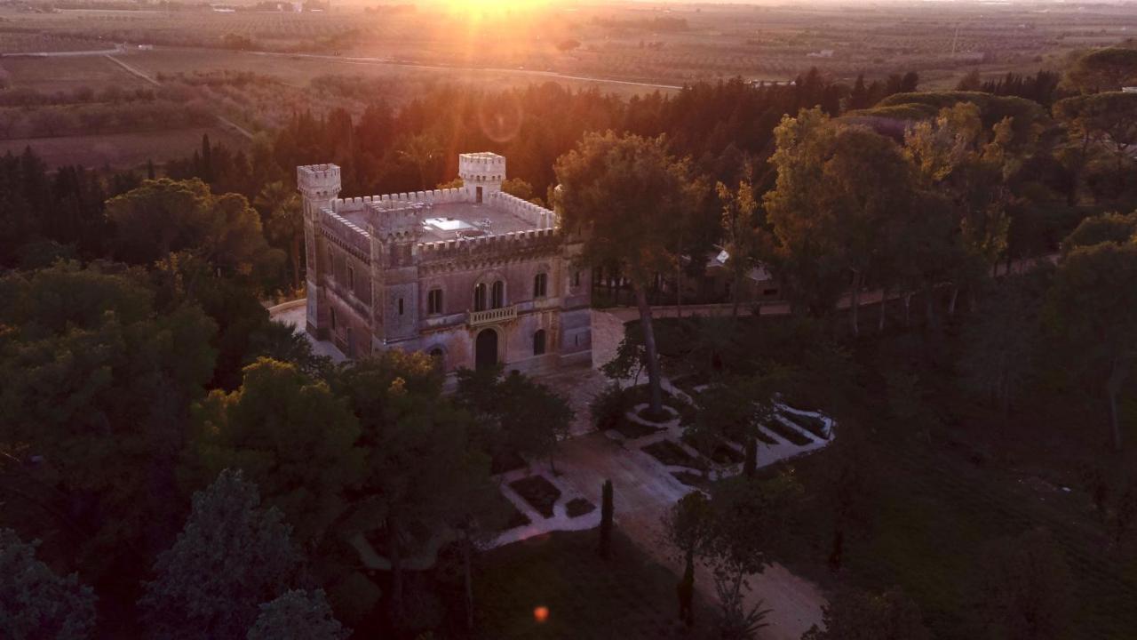 Castle Elvira - The Castle & The Cottage Trepuzzi Bagian luar foto